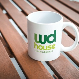 Caneca de porcelana branca