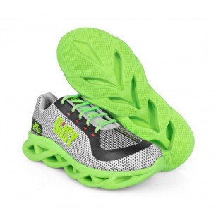 Tenis de corrida verde